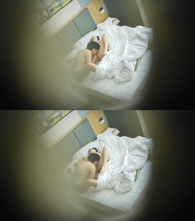 【独家重磅流出】大学女同酒店激战偷拍！床上狂扣狂舔高潮迭起，眼镜学妹深得加藤鹰真 配图7