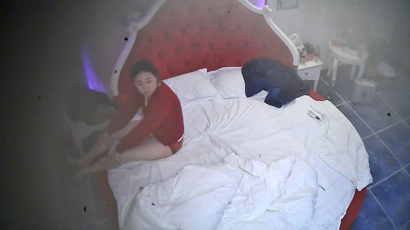 【独家流出】酒店情趣房高清偷拍！圆脸可爱少妇被精壮纹身猛男压床狂干，销魂呻吟浪叫不止❤️ - 老宋论坛-老宋论坛