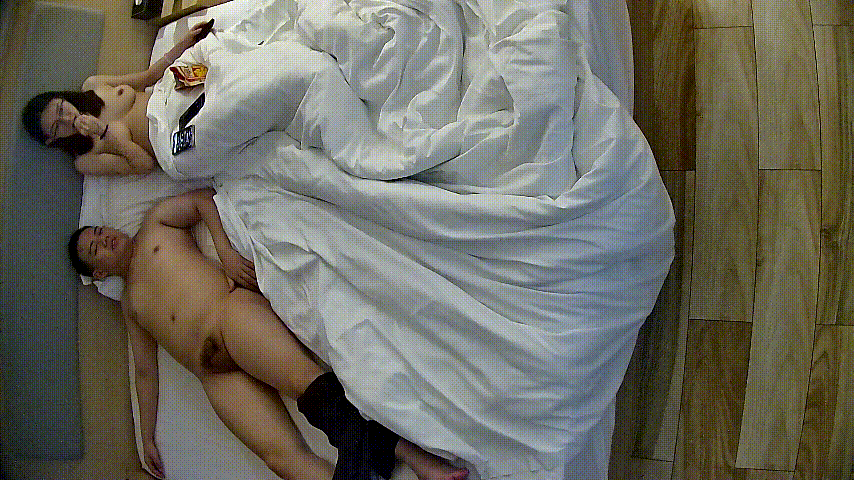 情趣酒店6-21激情夜：浓密逼毛美女放得超开，大哥尽情享受却有点拉胯遗憾 配图5
