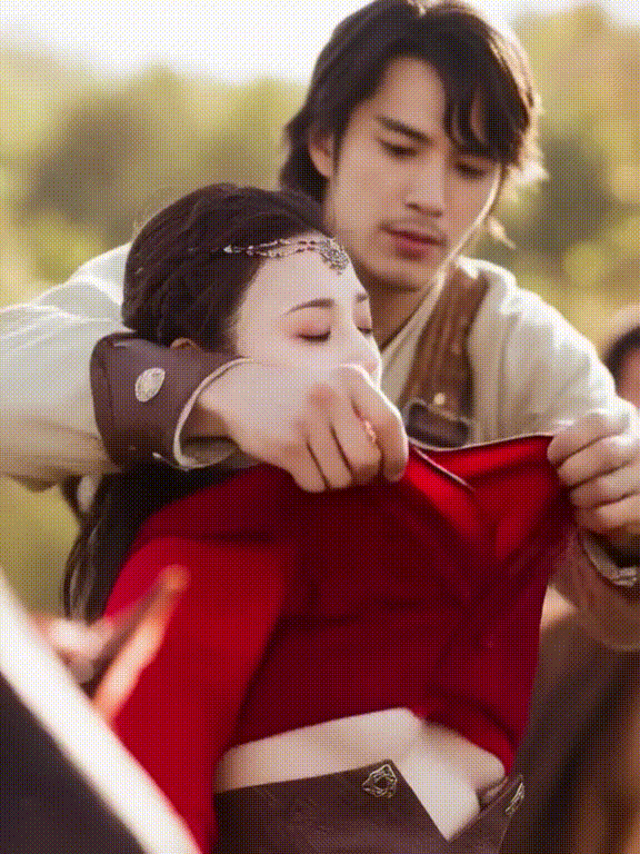 【AI脱衣】彭小苒《东宫》悲情女主横剑自刎曲小枫——摸奶篇（配乐版） 配图3