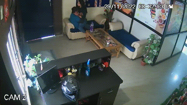 监控曝光！印度老板店内狂肏女员工嫩屄，偷情丑闻视频彻底泄露 配图1