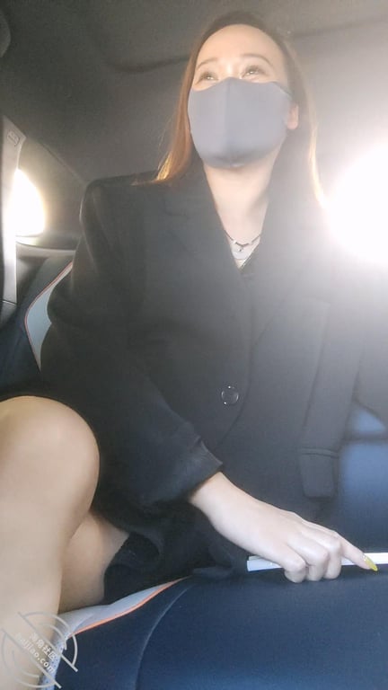 车上系列继续（新人）！极品御姐车上黑丝足交 - 老宋论坛-老宋论坛