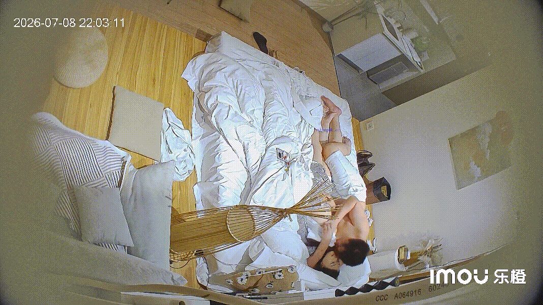 乐橙酒店7-10重磅偷拍流出极品长裙美少女被猥琐男友酒店狂野猛操粉嫩骚穴（2V） 配图5