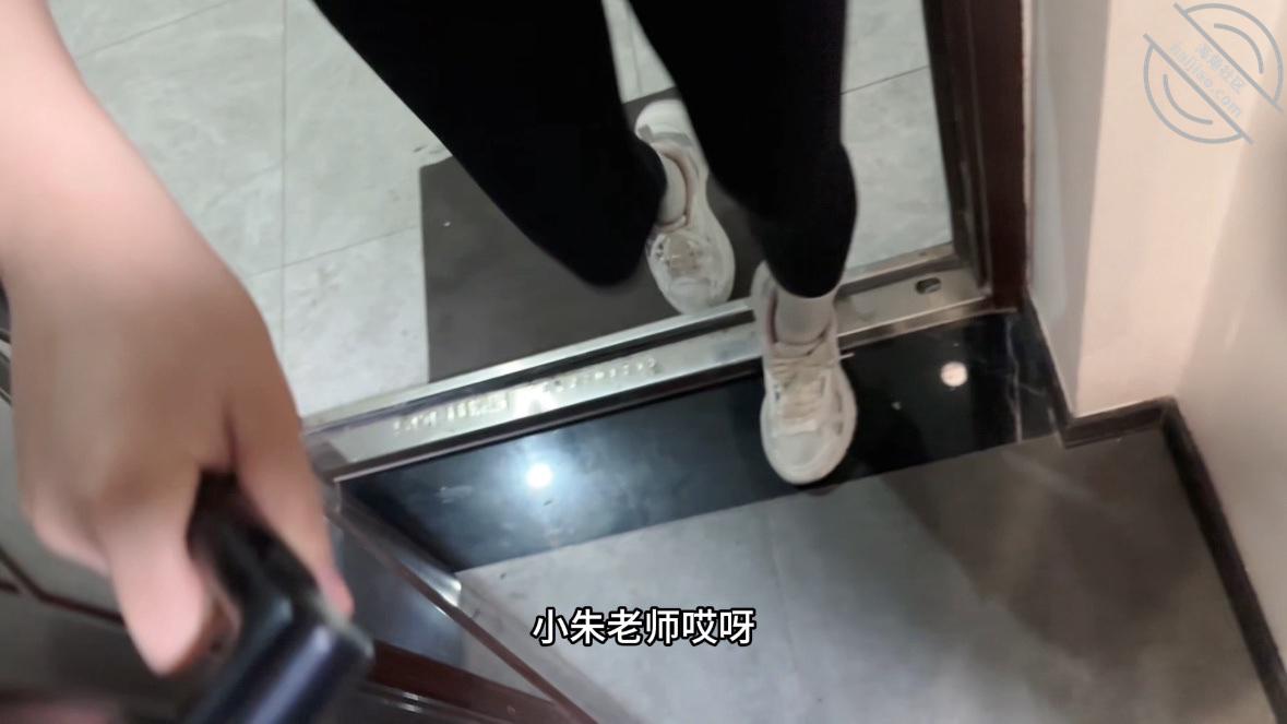 小朱老师穿瑜伽服被我狂操的淫水连连，老公问她最近逼怎么有点松-老宋论坛