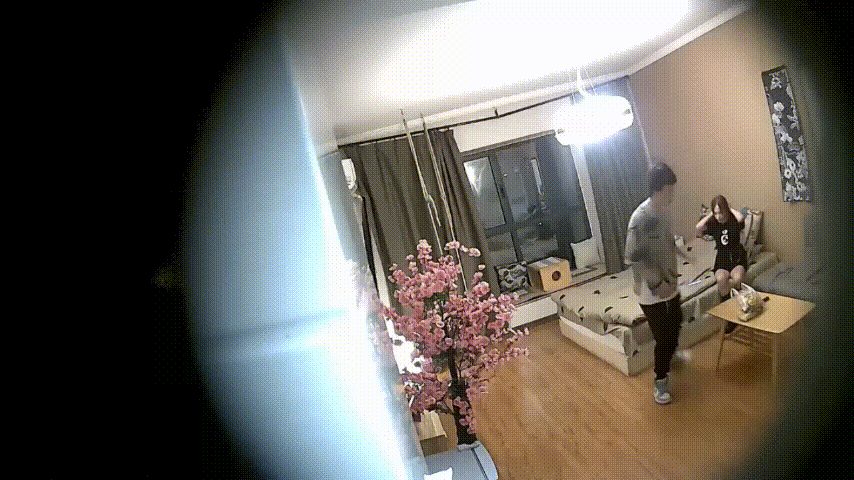 酒店偷拍年轻情侣激情开房！极品美女狂骑猛男巨屌，后被按头深喉猛吸，销魂激情爆棚！ 配图1