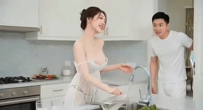 【AI自制小短剧】《NTR寝取:善良的嫂子》从厨房开始，揉奶子亲吻刺激呀！好友娇 配图7