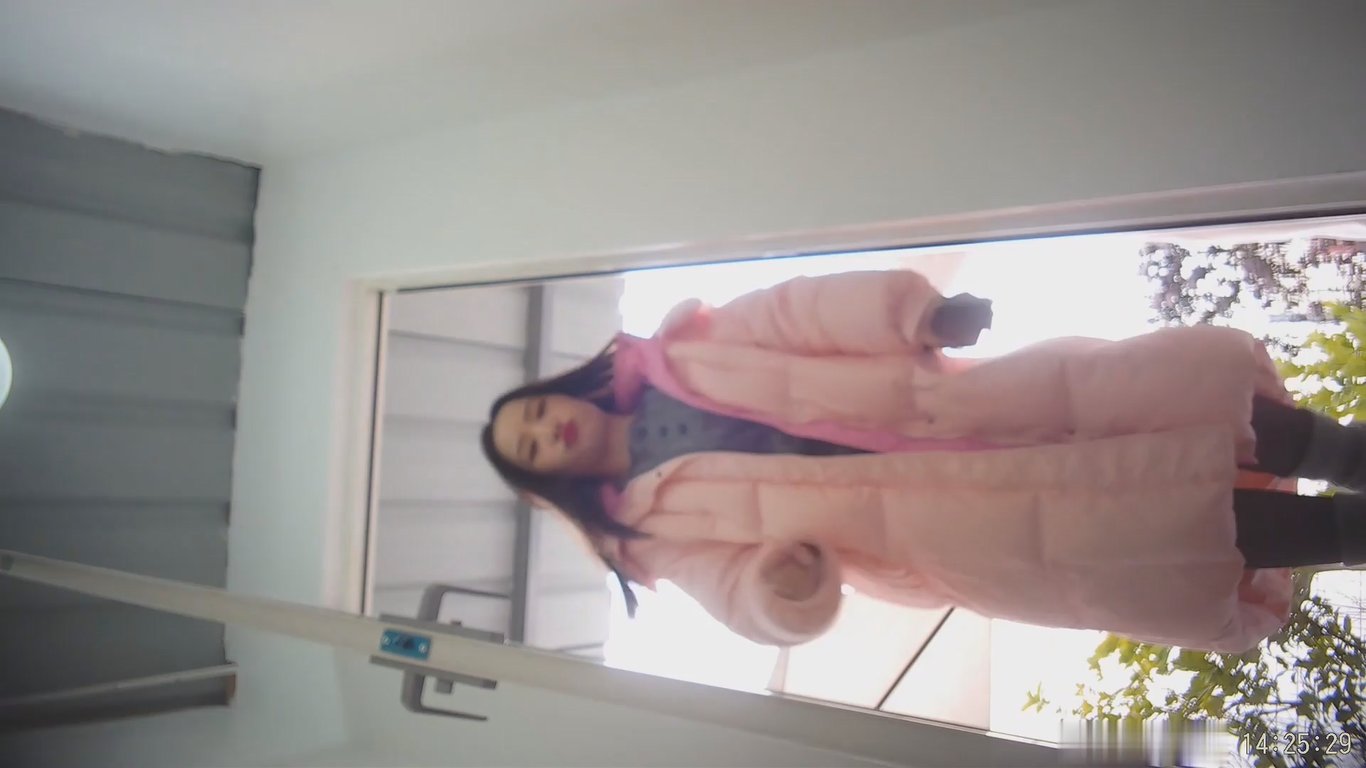 前段时间很火的某莉岛网红景区女厕偷拍JK短裙萝莉妹听说话声音貌似男的高清无水印原 配图16