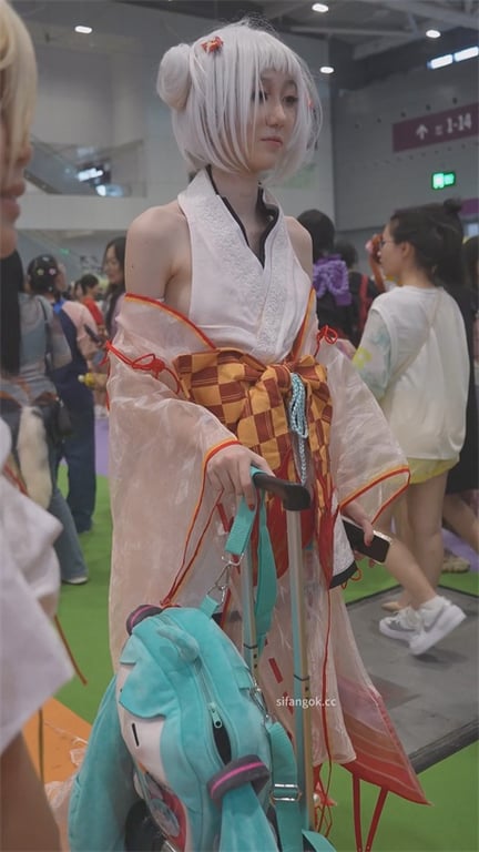 ❣️爆推❣️【展会捡漏】极品颜值嫩妹，大长腿翘臀紧致，粉嫩饱满蜜穴，弯腰后入爽翻天1V1 - 老宋论坛-老宋论坛