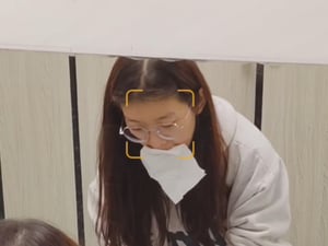 六月最新曝光！眼镜学妹性感小穴流出浓汁，粗长白带垂坠高清无码实拍 - 老宋论坛-老宋论坛
