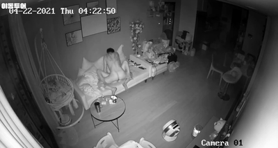 韩国激情监控流出！女友跪舔男友粗硬鸡巴，再骑乘位疯狂扭腰摇臀高潮！ - 老宋论坛-老宋论坛