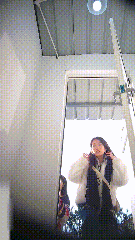 美女如云街边女公厕真实偷拍多位小姐姐方便，近景特写后位双洞清晰可见，同步露脸⑶ 配图7