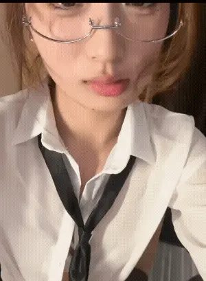 ⭐⭐【重磅泄密】杭州极品眼镜女友170cm纤细S曲线 半推半就骚姿太撩人 淫荡表 配图9