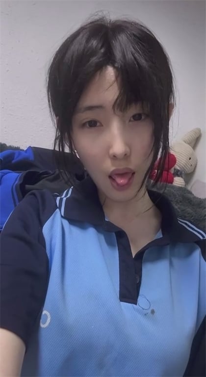 推荐抖音颜值嫩妹【张人o】在读学生妹，大尺度掰逼展示，身子嫩出水，好身材大长腿4 配图10