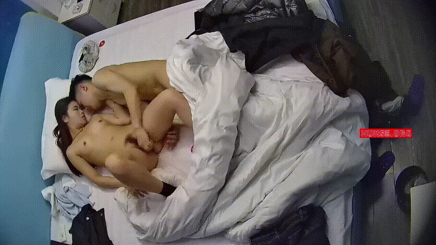 大学城激情爆棚！12-7极品美女裤子不脱就疯狂扑上猛男，一番激烈大战后欲火难平， 配图3