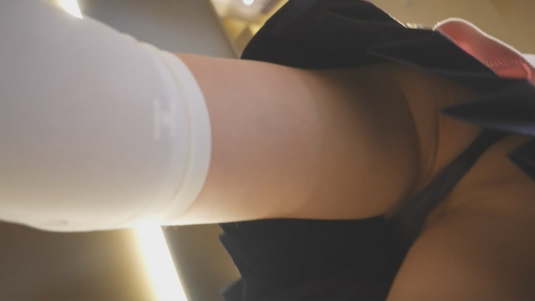 【Banana Cat系列】外表清纯内里淫荡JK制服小姐姐携闺蜜逛情趣店狂购跳蛋 配图7
