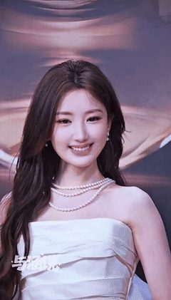 【AI脱衣】❤️毛晓彤 王楚然等❤️戏子的无奈，出席活动现场被资方大佬现场潜规则！ - 老宋论坛-老宋论坛
