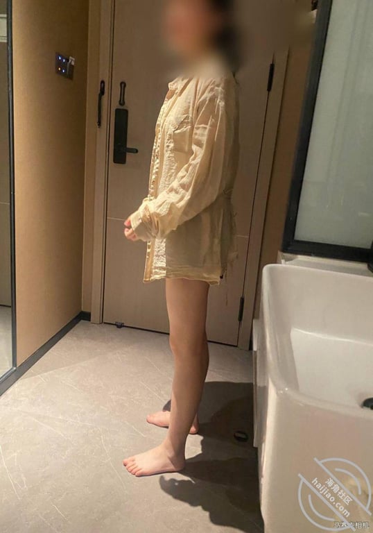 （原创）非常骚的母狗客服小姐姐勾引老板开房操穴 - 老宋论坛-老宋论坛