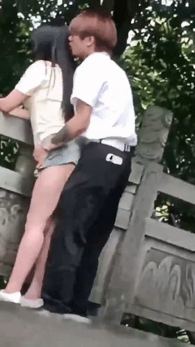 猎奇就这种屌毛都有逼操，齐逼小短裤好方便随时随地的插入猛操！ 配图6