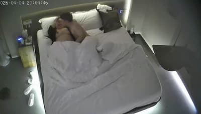 上帝视角4-5：小伙子彻底躺平不奋斗了！酒店激情侍候巨乳御姐少妇，笑靥如花主动含屌舔弄爽翻天 无水印-老宋论坛