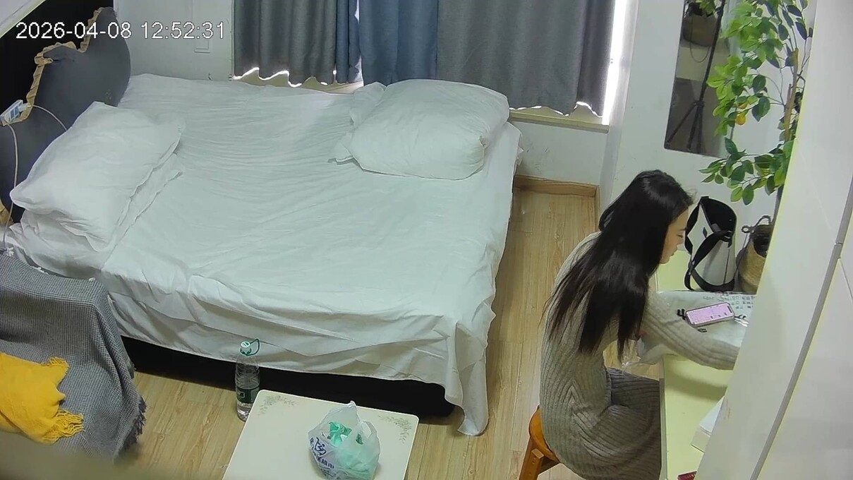 2026/04/07-08-09 巨根瘦猴猛男带娇妻酒店开房，先无套狂干内射再出 配图16