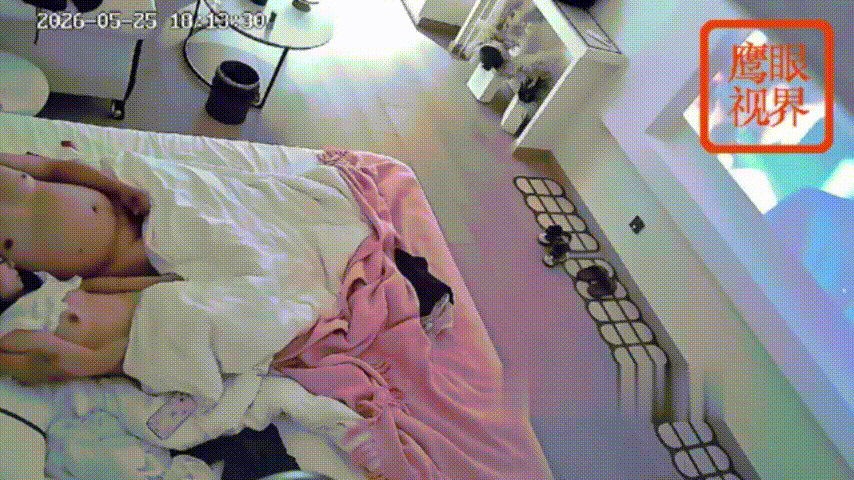 ⁸¹ 鹰眼视界 5-25 大叔带个小妹开房 玩法还是多样 又是亲又是抠 跳蛋用上 配图5