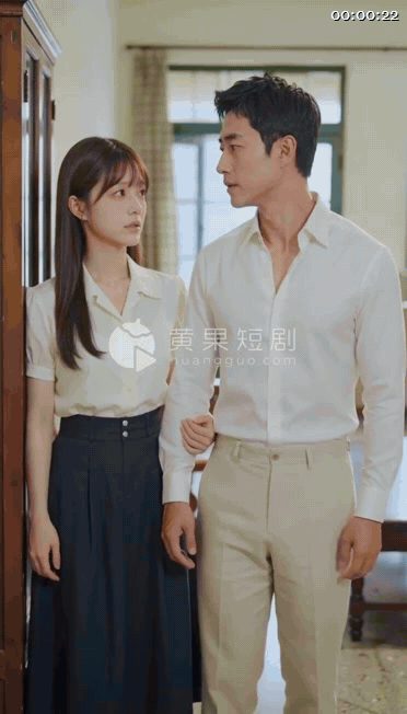 【AI短剧】《月拥便枕欲凉梦》EP1-10集，设计师穿越到一九七八年，成为陆家有 配图3
