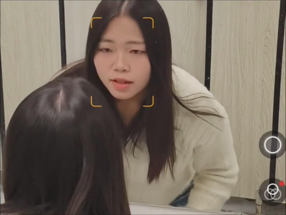 七月重磅流出！大学学妹女厕偷拍❤️秀发飘逸撩人心魄，正面近距离极致展示粉嫩蝴蝶逼与性感阴毛！ - 老宋论坛-老宋论坛