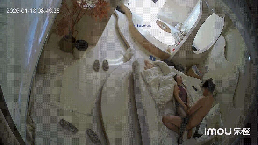 乐橙酒店18+激情流出！气质少妇被变态皮靴丝袜控炮友疯狂调教缠绵 配图5