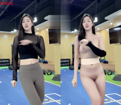 【AI脱衣】听听-网红脱衣---绝美背影，镜子里反射出的蜜桃臀曲线太色了！氺 配图6