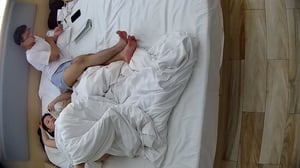 酒店偷拍大尺度流出❤️大学生情侣清晨被女友摸硬鸡巴忍不住直接扑倒猛干一炮-老宋论坛