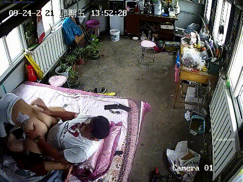真实家庭摄像头偷拍！农村小夫妻午觉醒来激情狂战，饥渴白臀骚妻全程主动骑乘高潮连连 配图6