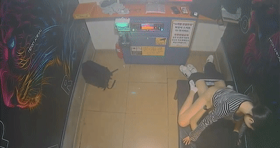 韩国KTV监控曝光！情侣唱完歌直接开干，激烈肏逼啪啪高潮连连 配图6