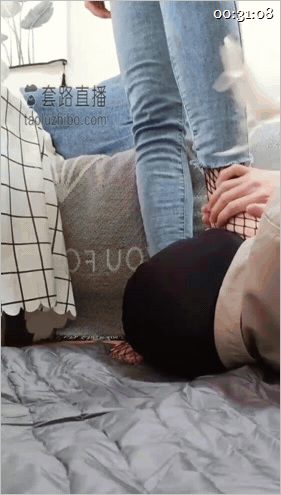 ㊙️【SM调教】【罗宾女王】网袜脚长时间踩狗脸 /开发舔素人原味脚 tj过程中给女朋友打电话被发现2V - 老宋论坛-老宋论坛