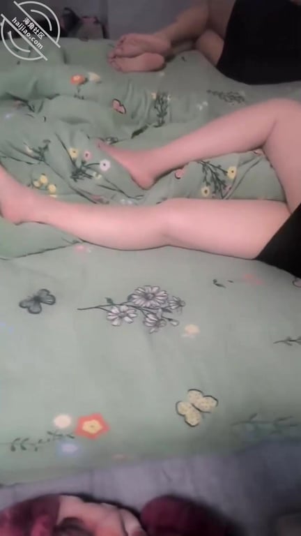原创8 趁姐姐妈妈喝醉，在姐姐旁边把妈妈从床上操到地下!第一次操妈妈真爽 - 老宋论坛-老宋论坛
