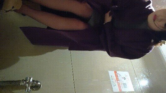 KTV女厕全景偷拍极品肉丝少妇的多毛小黑鲍鱼 配图5