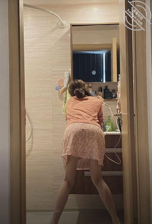 （原创）姐夫和老爸在楼下喝酒，我趁机溜进房间把醉酒的姐姐强上内射了 - 老宋论坛-老宋论坛
