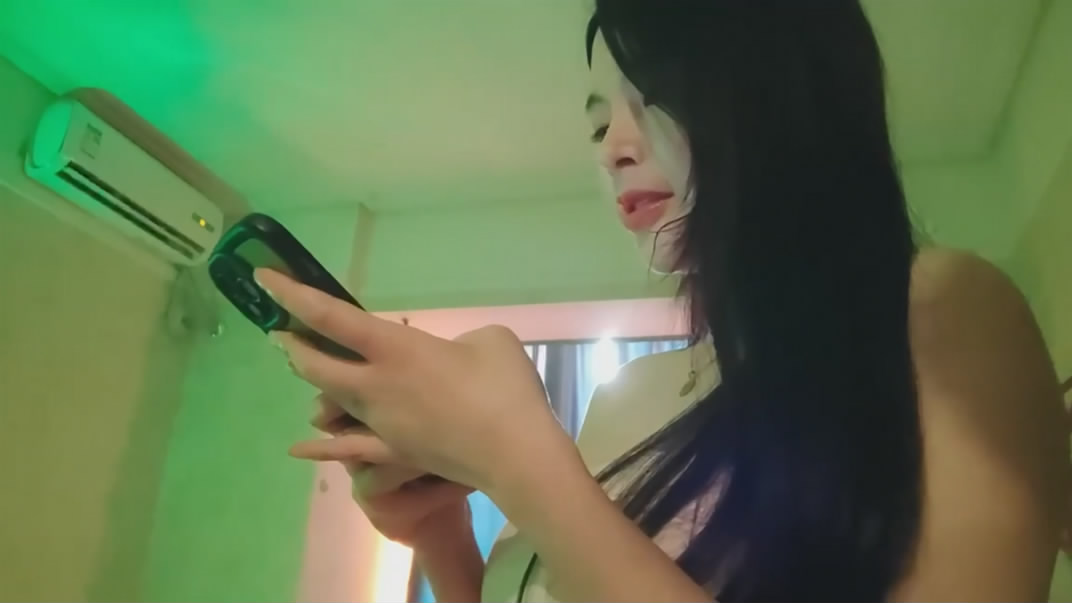 卷毛哥陌陌激情约炮！火辣零零后极品美女酒店狂干后鸳鸯浴缠绵高潮 - 老宋论坛-老宋论坛