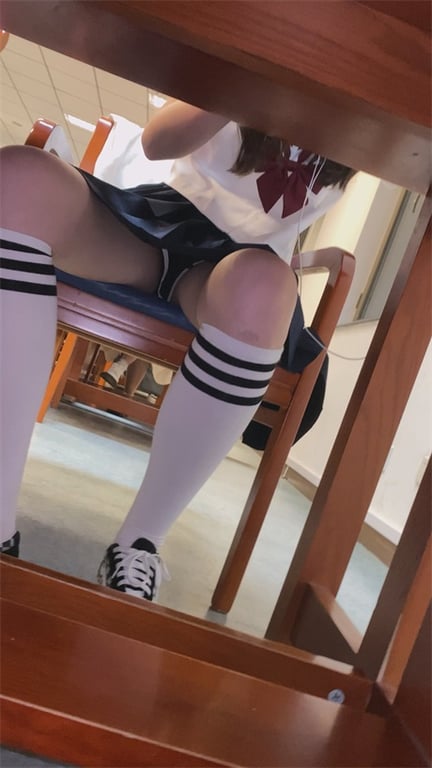 极品推荐图书馆水手服颜值嫩妹主动开腿迎偷拍！Part2原档无水10V，龟男你马子 配图10