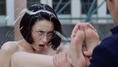 【AI脱衣】魔改电影《逃学威龙》星爷经典张敏变身教师OL装，风骚眼睛配制服诱惑， 配图3