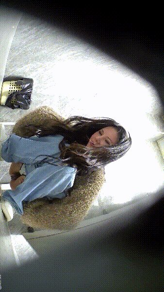酒吧女厕全景偷拍多位美女各种极品小黑鲍 配图13