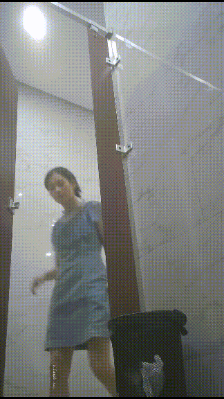 ⚫️精品厕拍，年轻小姐姐较多的女厕连续偷拍妹子大小便，还有个美腿美女脱光换裤子 - 老宋论坛-老宋论坛