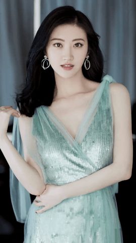 【AI脱衣】白冰 景甜 李一桐骚货女明星们外表光鲜亮丽 实际都是金主爸爸们的贱狗 配图7