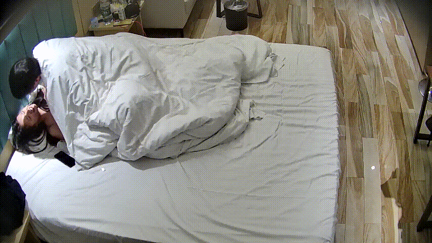 情趣台 3-8 油腻大叔竟钓到极品温柔美妞！枕头垫高粉逼疯狂输出，爽到腿软太离谱 配图3