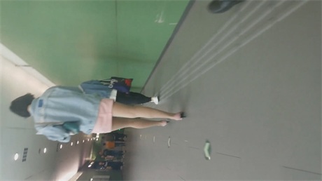 爆爽福利【商场地铁极致抄底】偶遇2位高跟短裙真空绿茶妹，纯欲脸蛋大胆挂空挡，硬挺 配图14