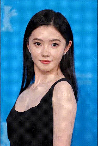 【AI脱衣】抖音快手小红书骚女明星明星在台上现场脱衣！ 配图8