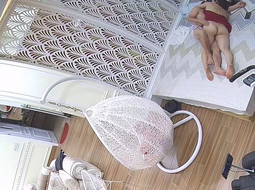 居家摄像头破解土豪大叔和美女老婆的私密生活被曝光 配图2