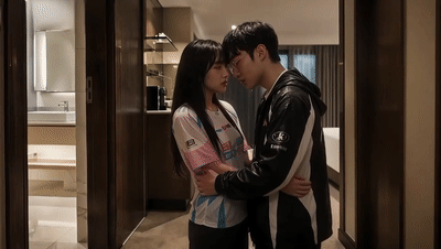 【AI魔改短剧】❤️抖音疯求❤️Bin大小姐吃醋与多兰共同服侍Zeus 三人互舔蜜穴爽到失控 太变态了 4集！-老宋论坛