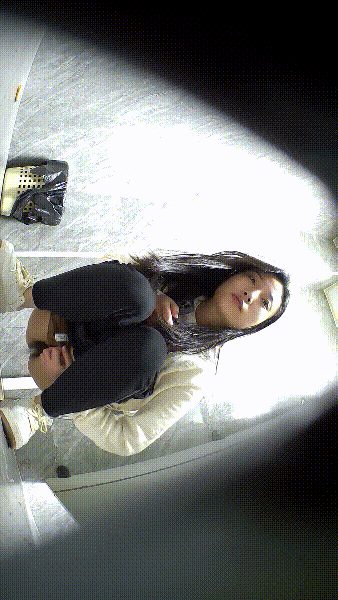 酒吧女厕全景偷拍多位美女各种极品小黑鲍 配图25
