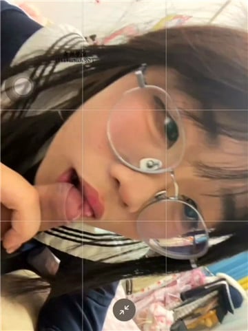【素人泄密】极品反差黑丝JK眼镜学妹无套骑乘高潮喷水露脸啪啪 配图11
