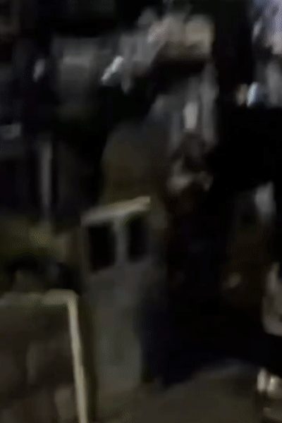 广东惠州水东街饥渴小淫虫当街操穴 马路牙子上演激情活春宫！ 配图2